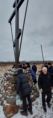 На въезде в село Введенье освятили поклонный крест